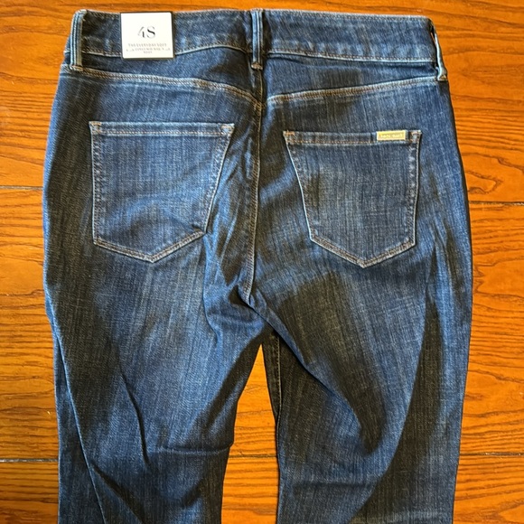 WHITE HOUSE BLACK MARKET JEANS…SIZE 4 CURVY SHORT NEW WITH TAG - Picture 10 of 16